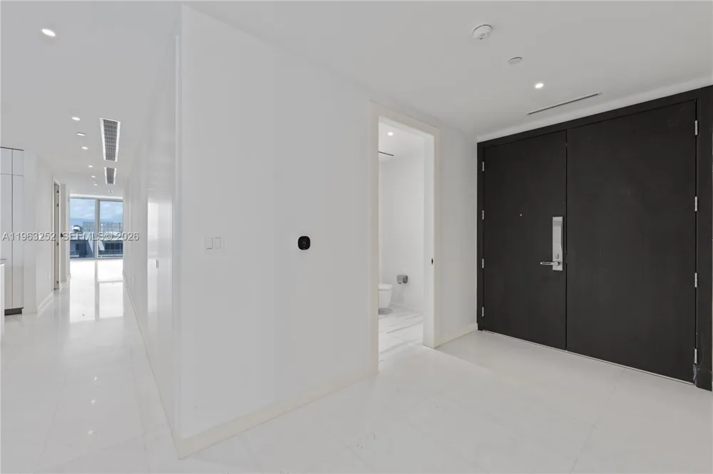 300 Biscayne Blvd Way #4404 Miami, FL 33131