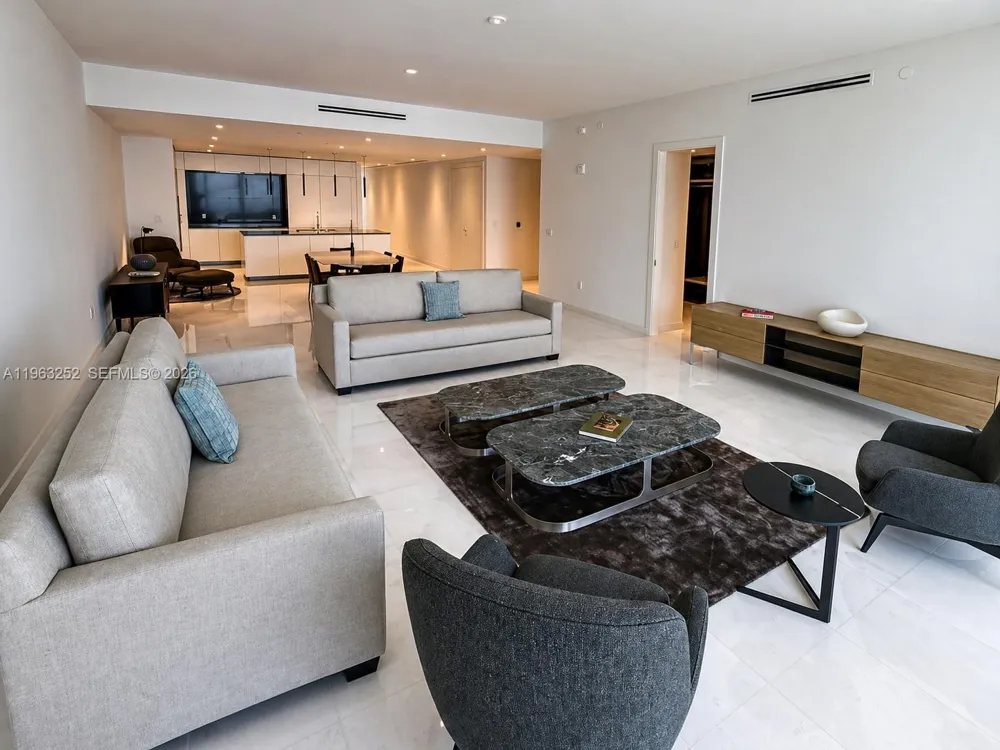 300 Biscayne Blvd Way #4404 Miami, FL 33131