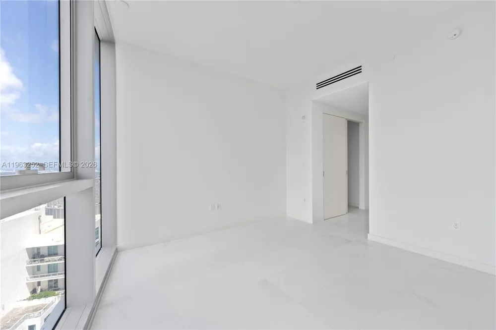 300 Biscayne Blvd Way #4404 Miami, FL 33131