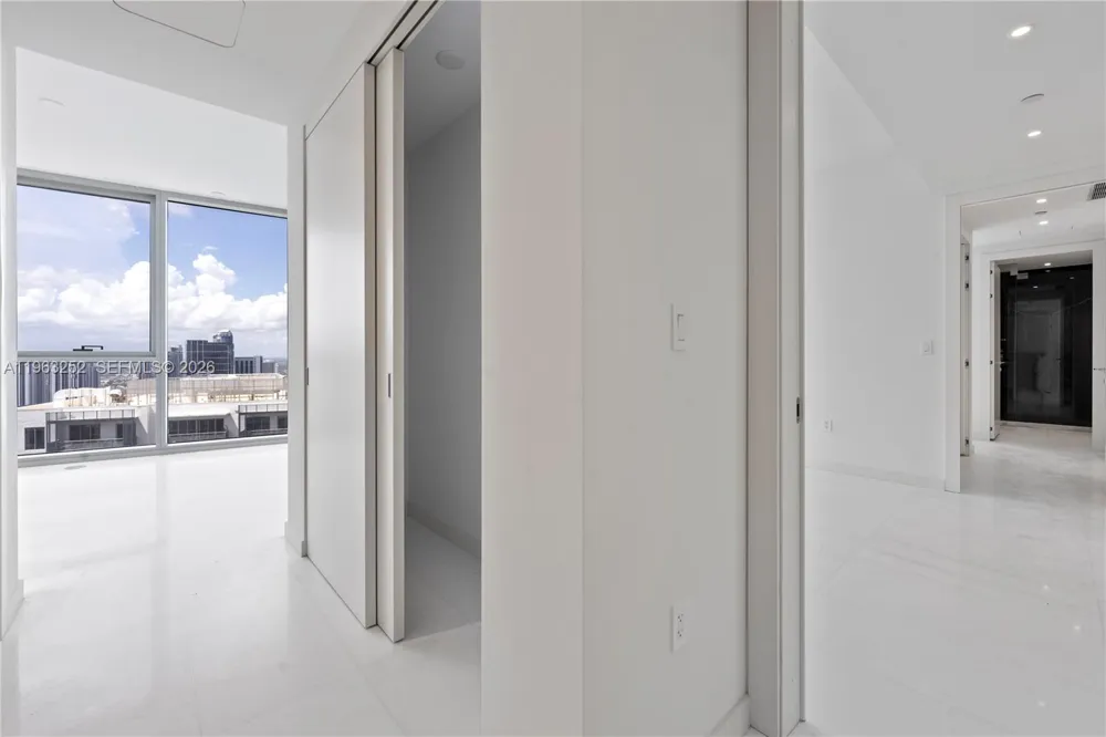 300 Biscayne Blvd Way #4404 Miami, FL 33131
