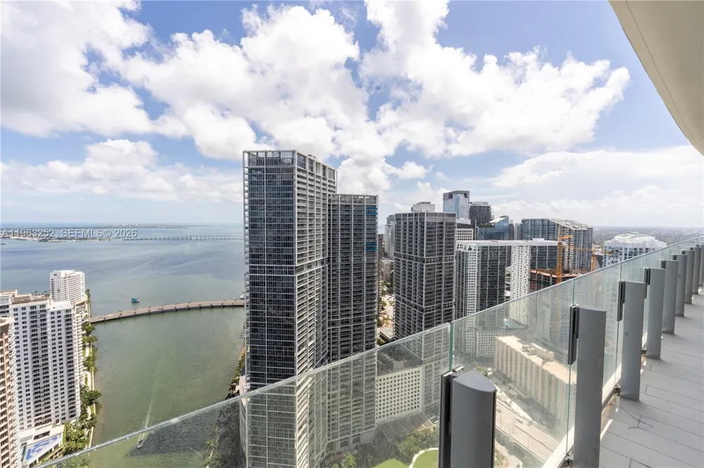 300 Biscayne Blvd Way #4404 Miami, FL 33131