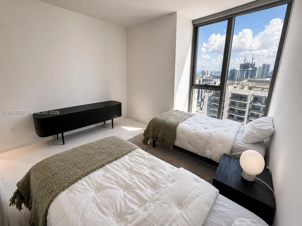 300 Biscayne Blvd Way #4404 Miami, FL 33131