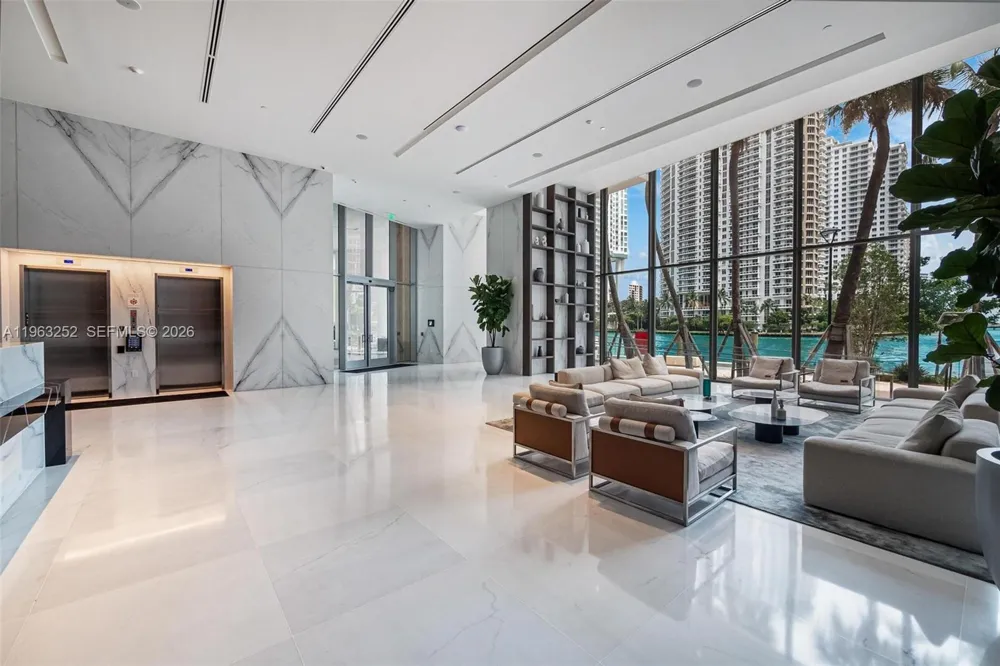 300 Biscayne Blvd Way #4404 Miami, FL 33131