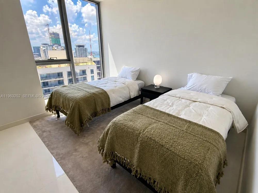 300 Biscayne Blvd Way #4404 Miami, FL 33131
