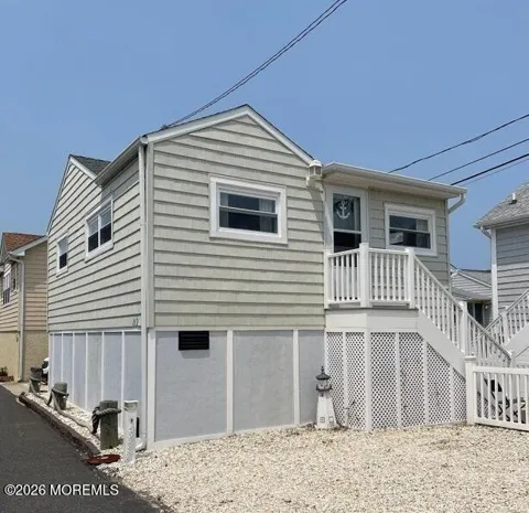 112 W Tide Way