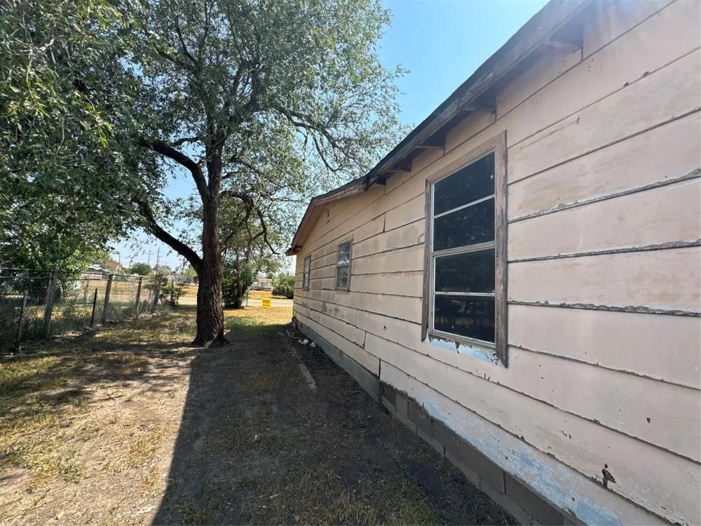 1511 Gray Street Plainview, TX 79072
