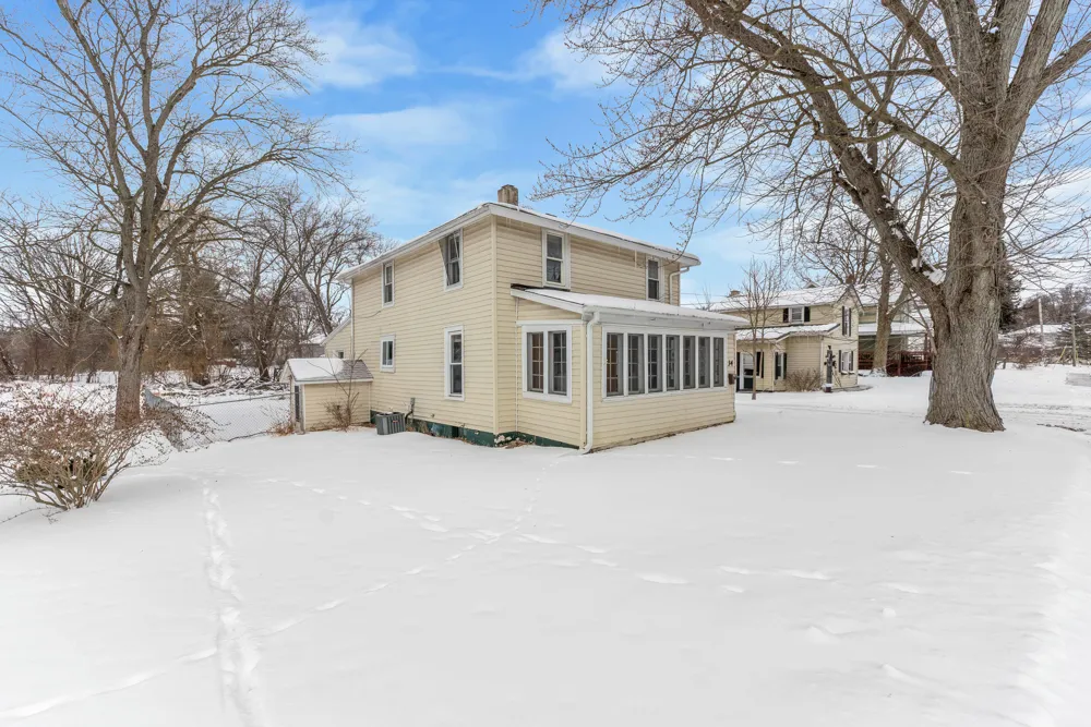 34 Oak Street Hillsdale City, MI 49242