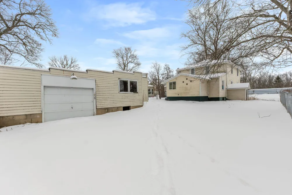 34 Oak Street Hillsdale City, MI 49242