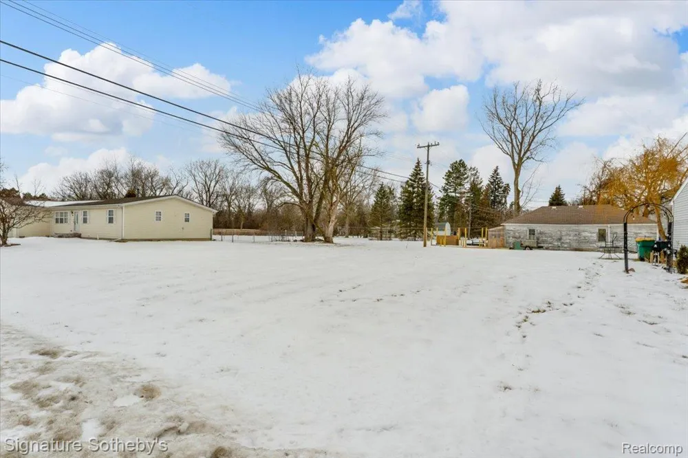 2983 Dashwood Drive Troy City, MI 48083