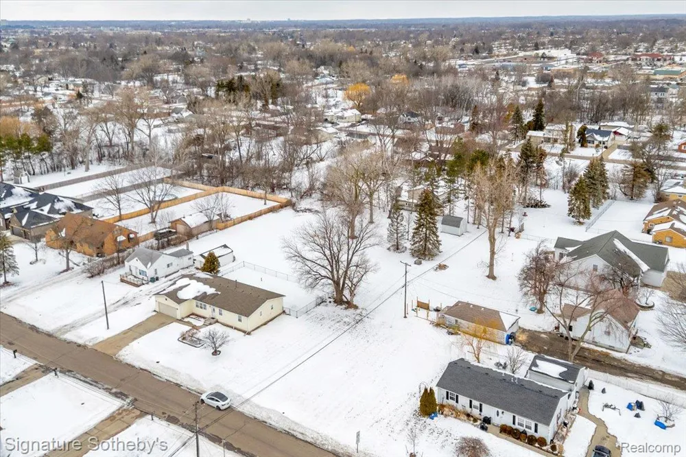 2983 Dashwood Drive Troy City, MI 48083