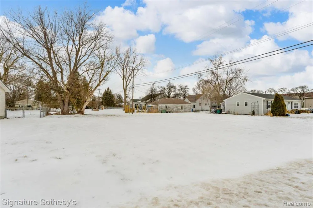 2983 Dashwood Drive Troy City, MI 48083