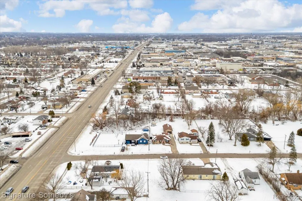 2983 Dashwood Drive Troy City, MI 48083