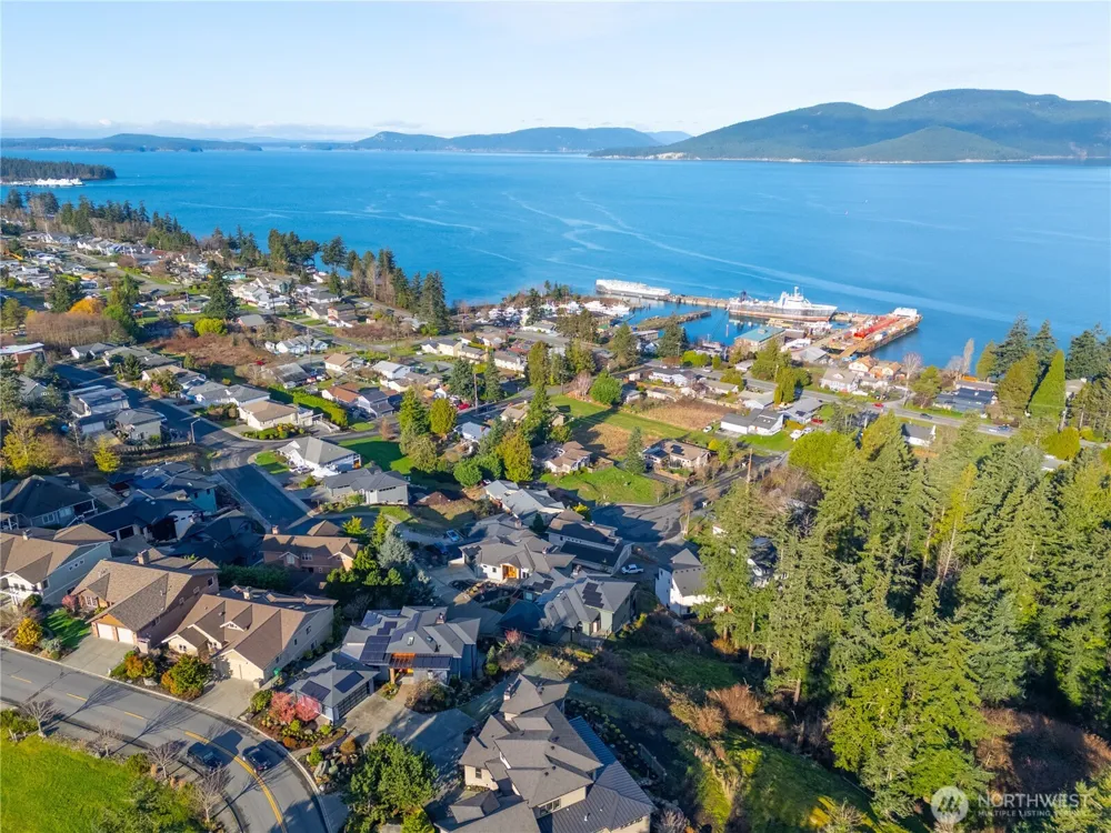 2712 17th Street Anacortes, WA 98221