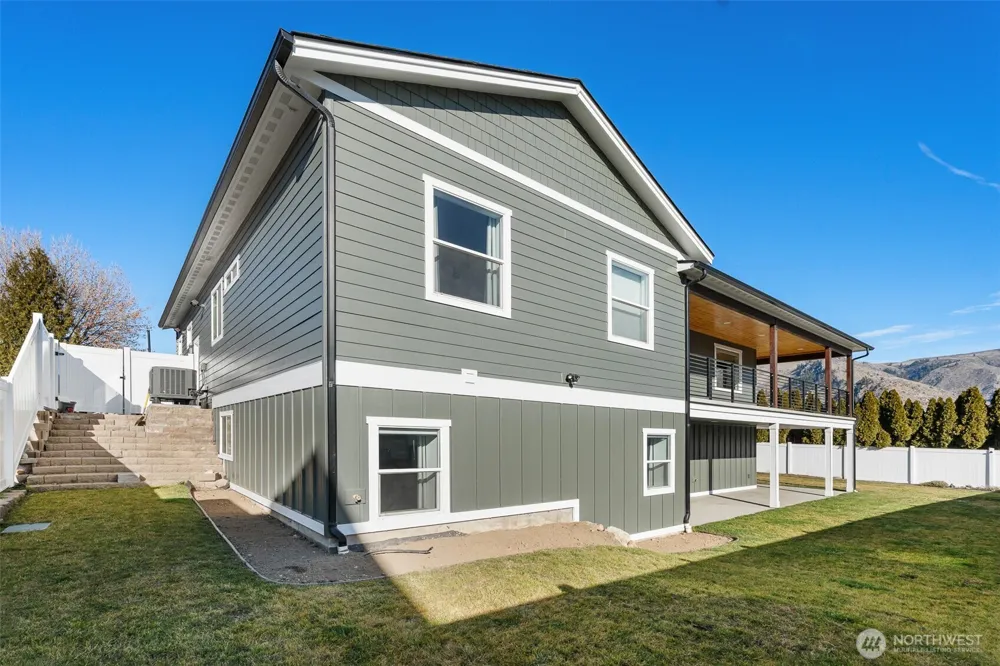 1038 Crest Loop Entiat, WA 98822