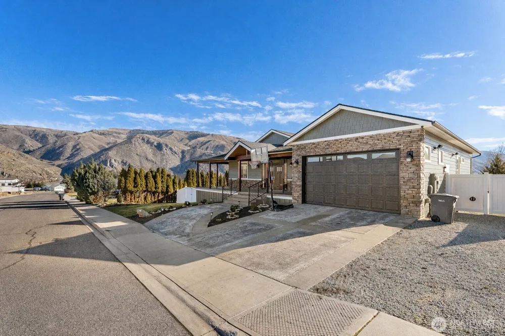 1038 Crest Loop Entiat, WA 98822