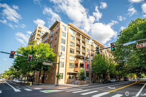 701 Columbia Street #415