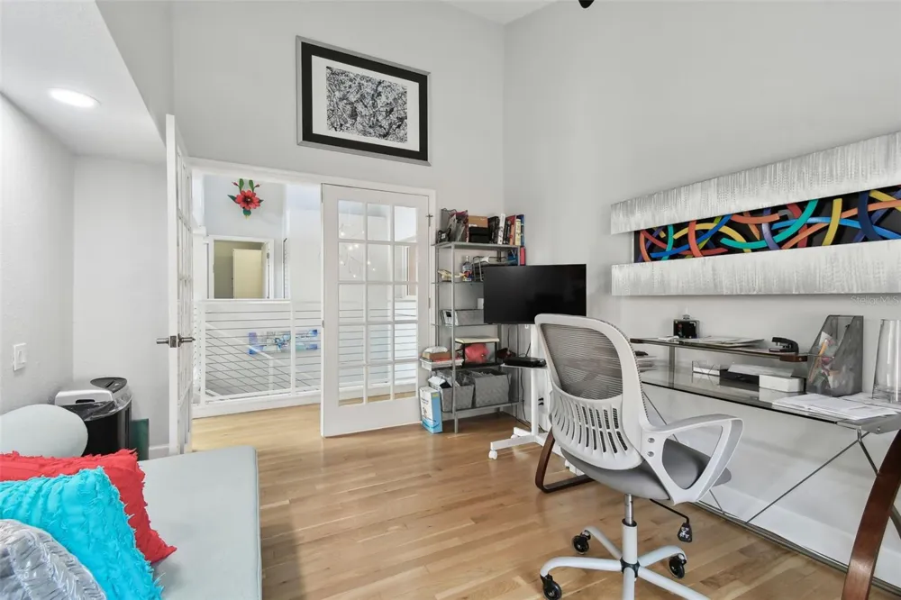 21 CRESCENT PLACE S St Petersburg, FL 33711