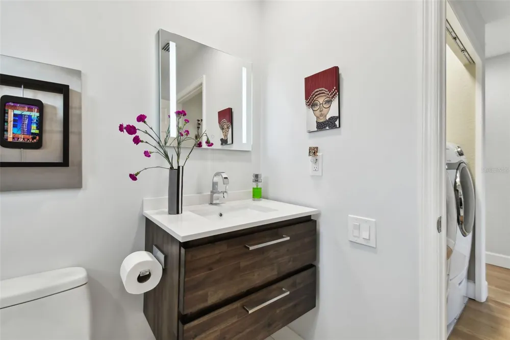 21 CRESCENT PLACE S St Petersburg, FL 33711
