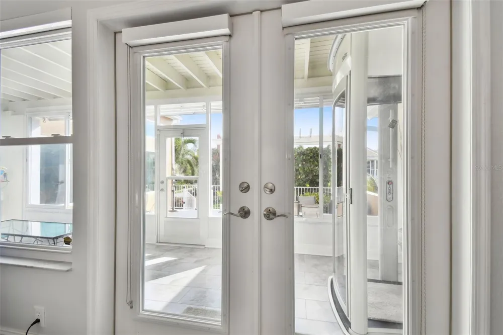 21 CRESCENT PLACE S St Petersburg, FL 33711