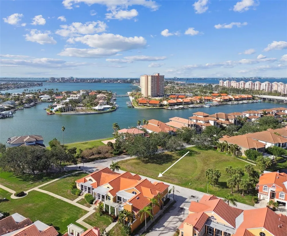 21 CRESCENT PLACE S St Petersburg, FL 33711
