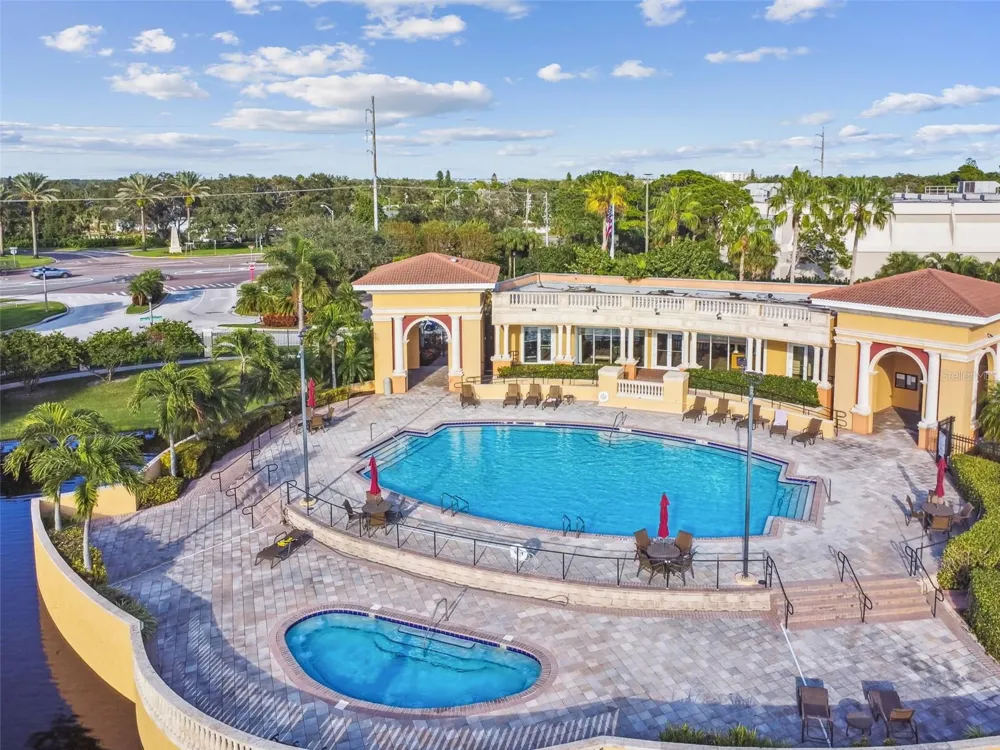 21 CRESCENT PLACE S St Petersburg, FL 33711