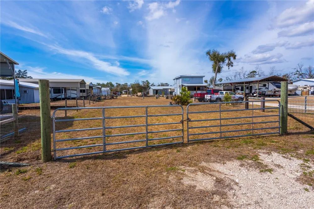 507 4TH STREET NW Steinhatchee, FL 32359