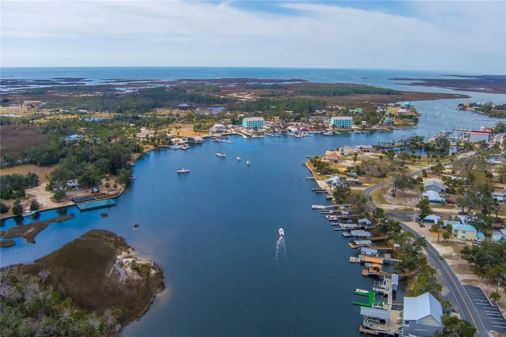 507 4TH STREET NW Steinhatchee, FL 32359