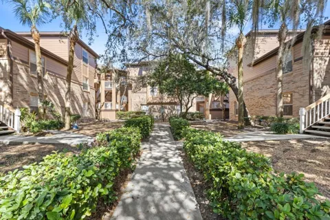 486 PIN OAK PLACE #308