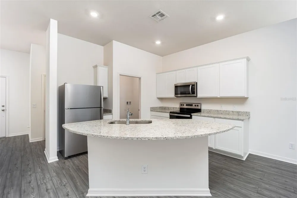 715 POPPY LANE Dundee, FL 33838