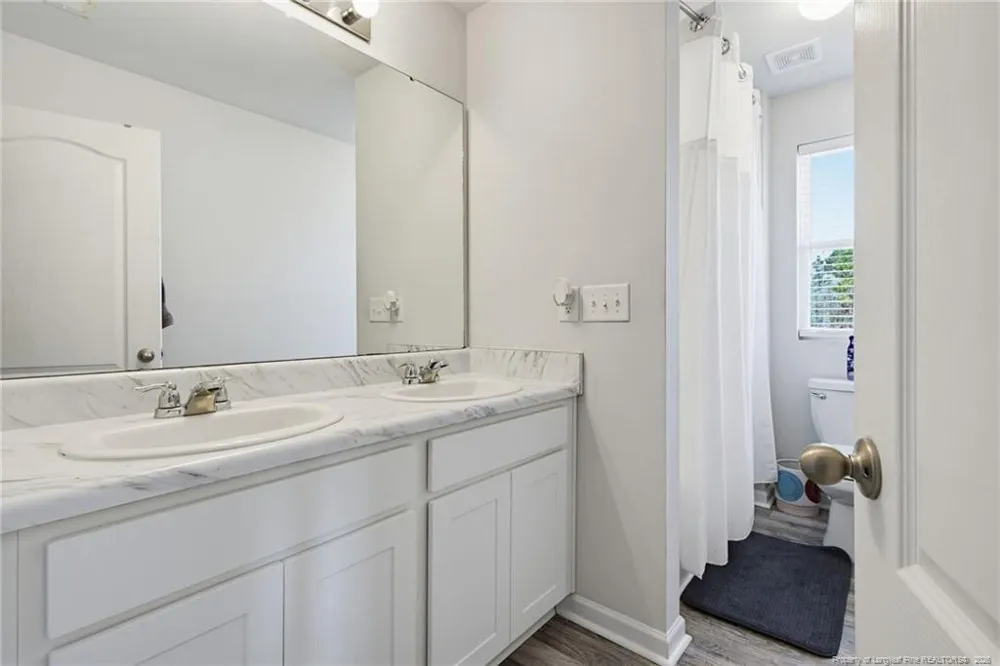 913 Sapphire Stone Lane Hope Mills, NC 28348