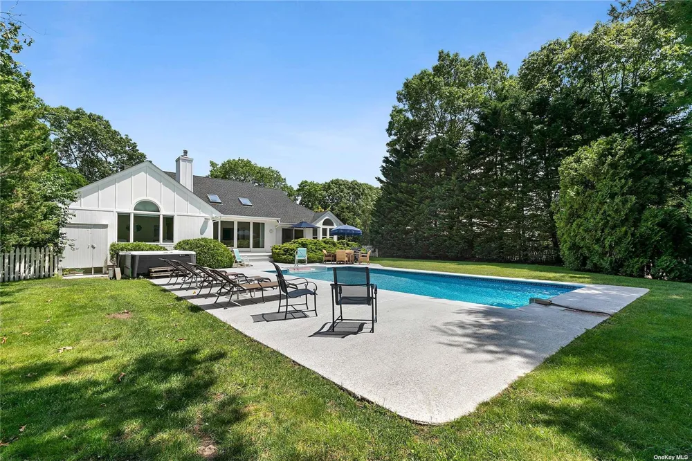 43 Bridle Path Westhampton Beach, NY 11978
