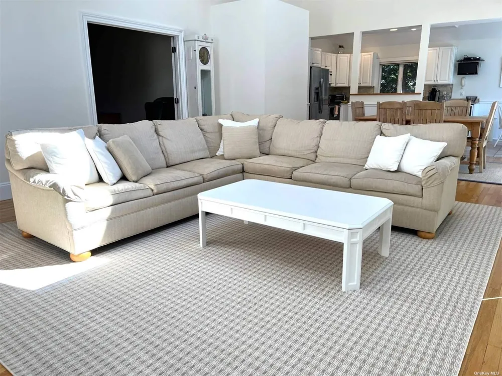 43 Bridle Path Westhampton Beach, NY 11978