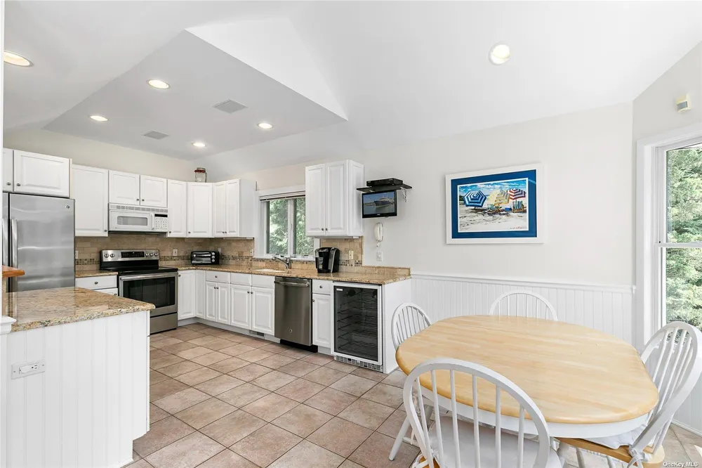 43 Bridle Path Westhampton Beach, NY 11978