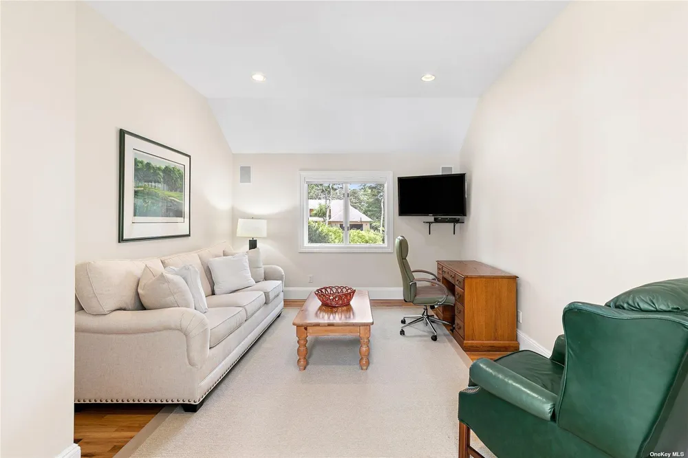 43 Bridle Path Westhampton Beach, NY 11978