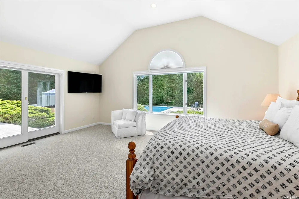 43 Bridle Path Westhampton Beach, NY 11978