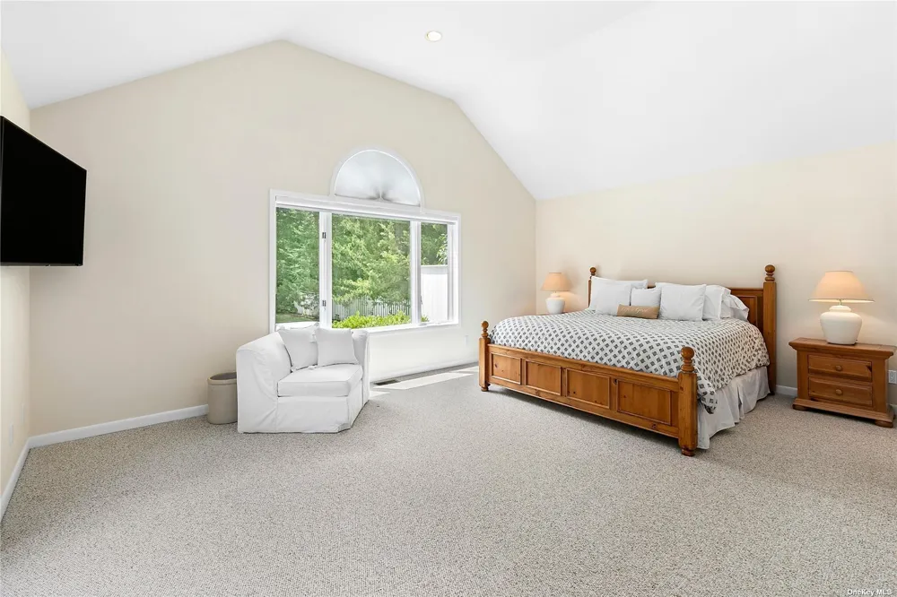 43 Bridle Path Westhampton Beach, NY 11978