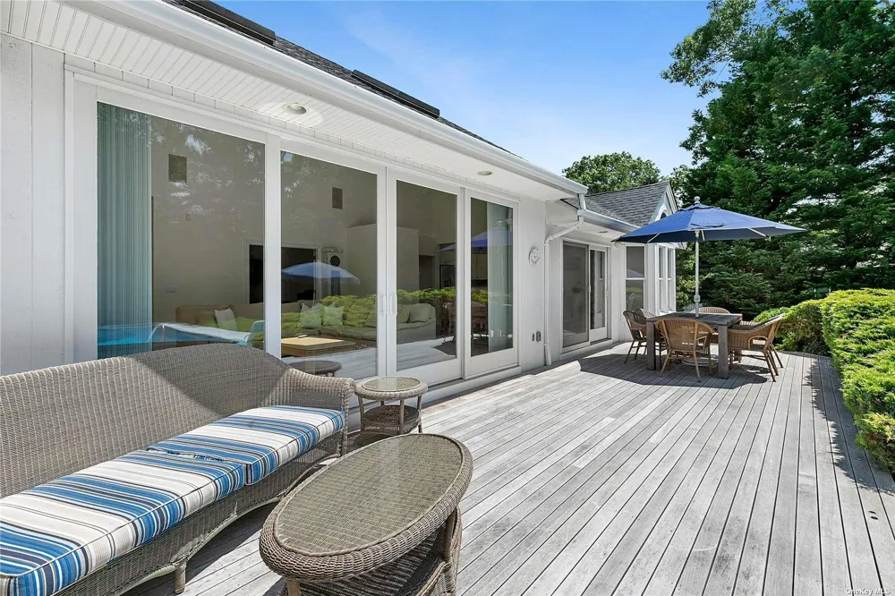 43 Bridle Path Westhampton Beach, NY 11978