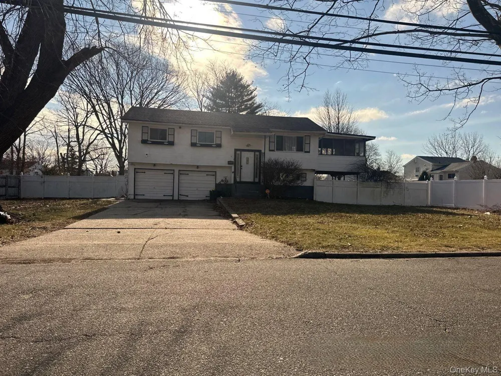 218 Newberry Street Brentwood, NY 11717