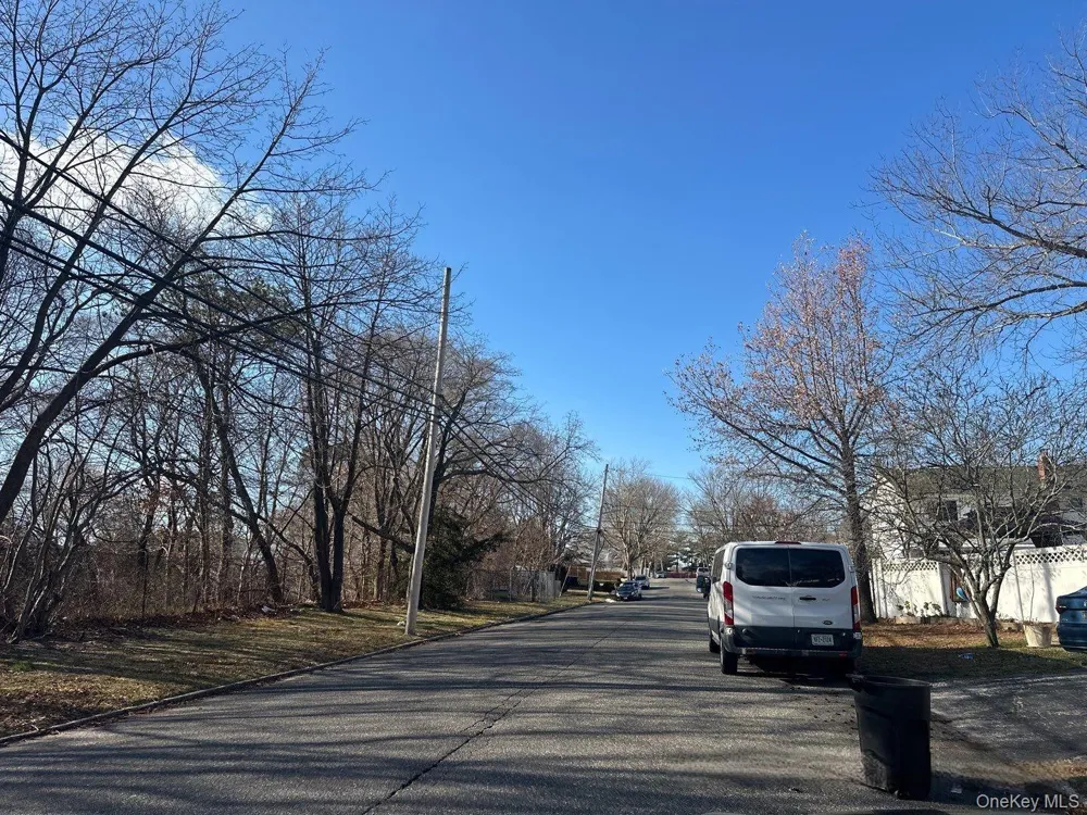 218 Newberry Street Brentwood, NY 11717