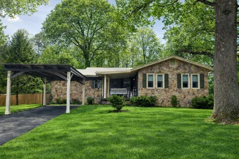 104 Brown Ln