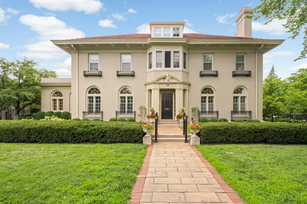 2400 Pillsbury Avenue S