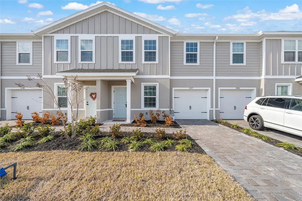 1197 PORT BLUE WAY Lady Lake, FL 32159