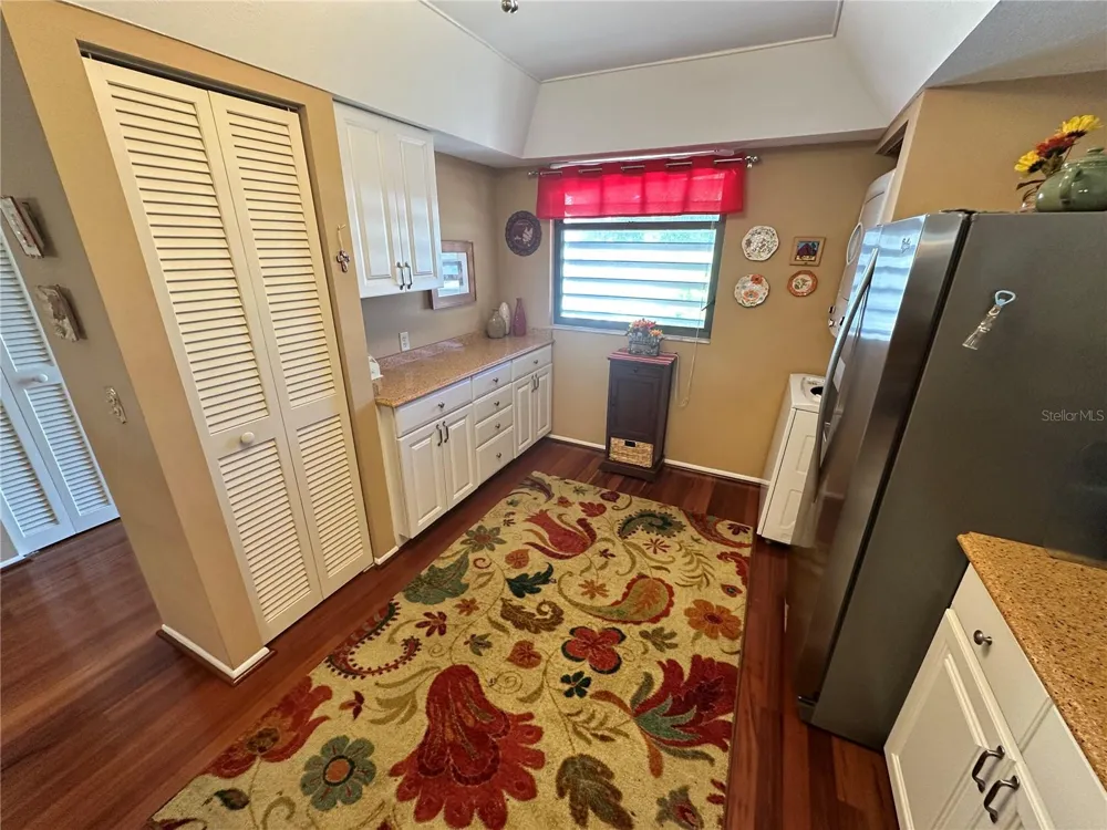 577 LAKESIDE DRIVE Bradenton, FL 34210