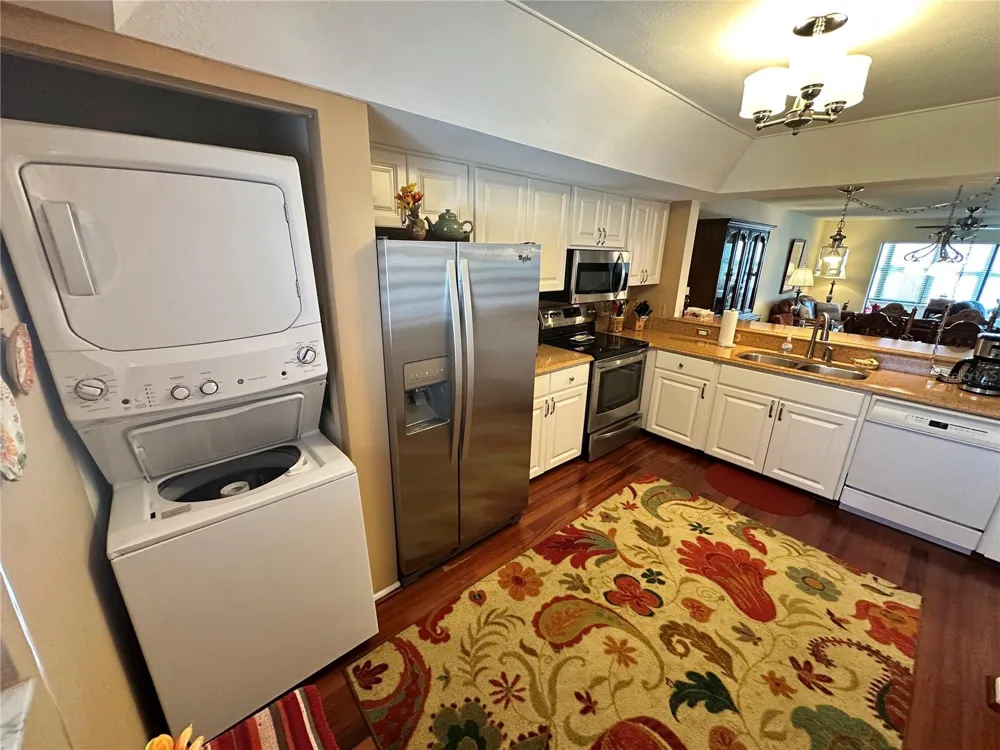 577 LAKESIDE DRIVE Bradenton, FL 34210