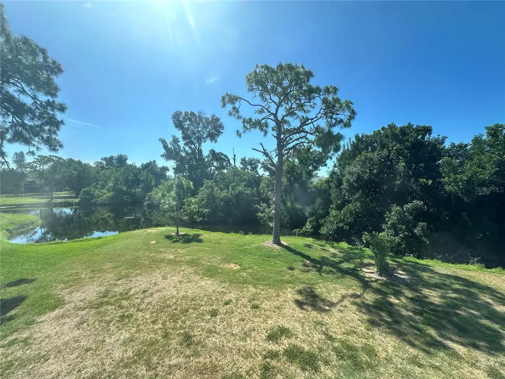 577 LAKESIDE DRIVE Bradenton, FL 34210