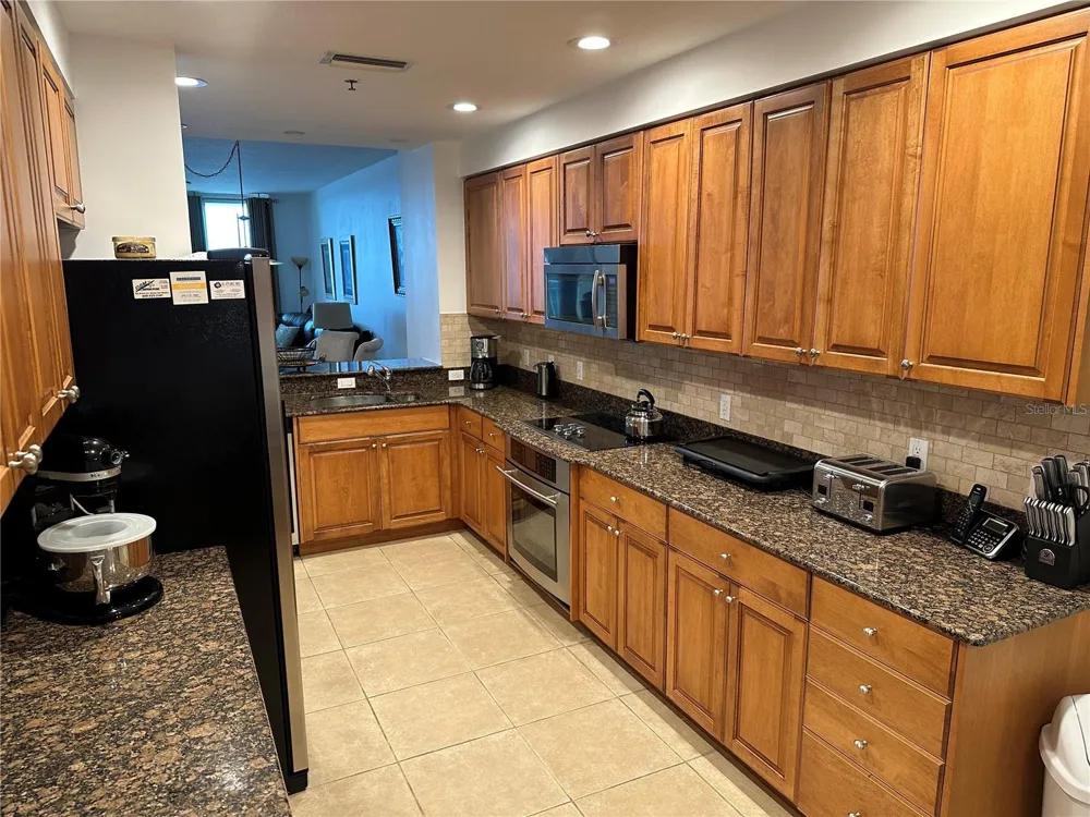 615 RIVIERA DUNES WAY #406 Palmetto, FL 34221