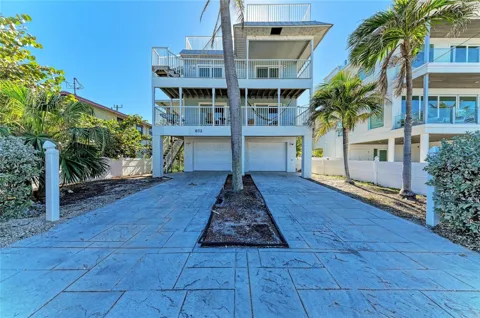 872 NORTH SHORE DRIVE
