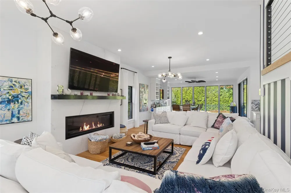 9 Debras Way Wainscott, NY 11975