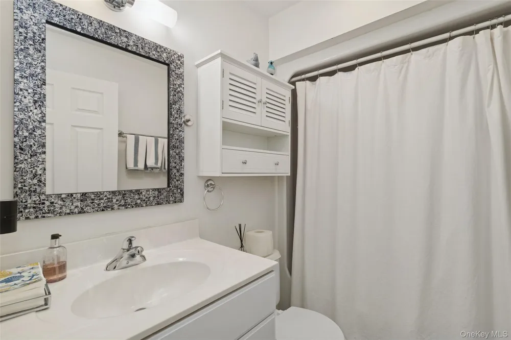 9 Debras Way Wainscott, NY 11975