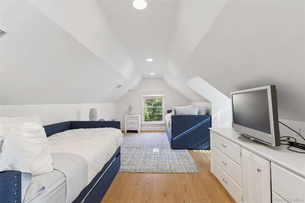 9 Debras Way Wainscott, NY 11975